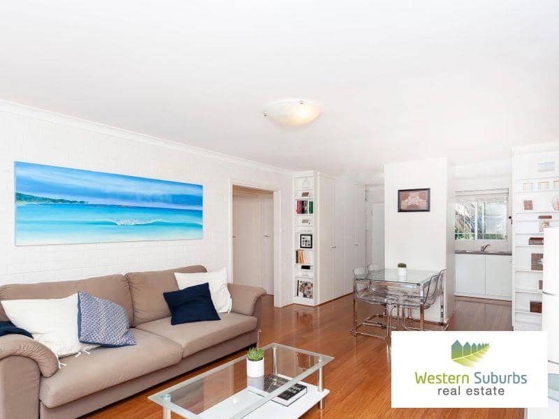 Spacious 2brm unfurnished apartment in great location – Photo 2