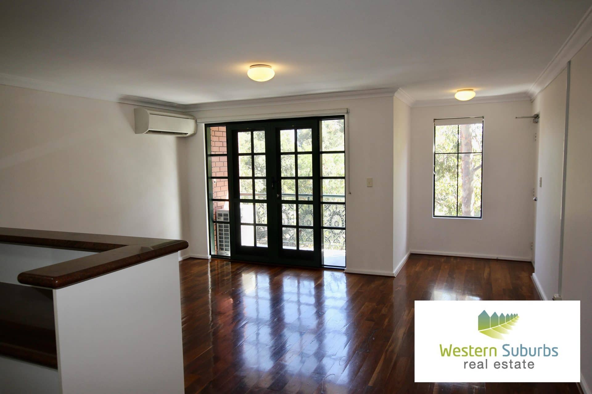 Almost living among the Gum Trees - overlooking Wellington Square – Photo 3