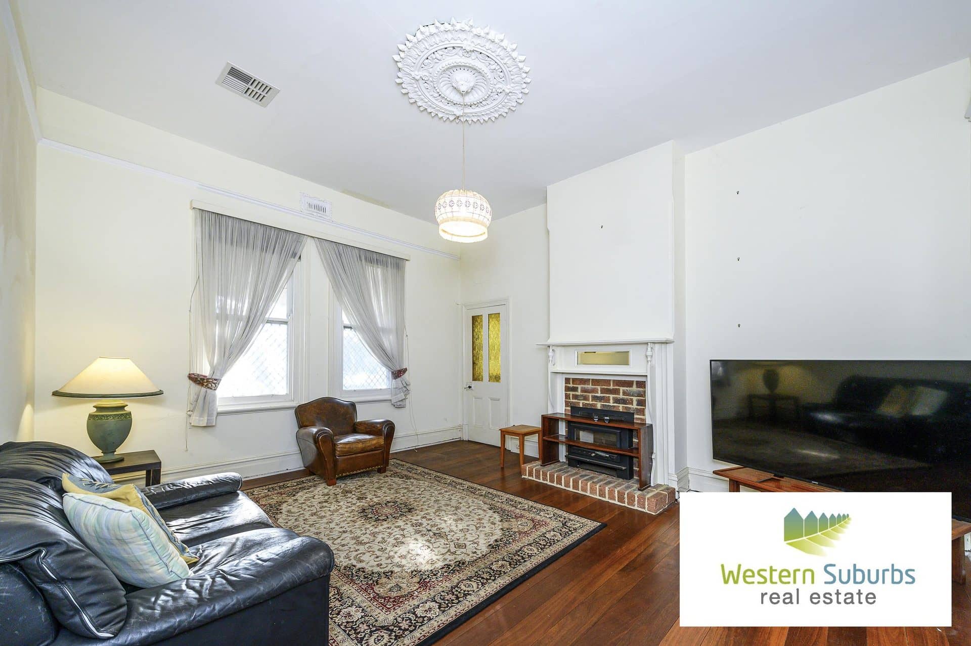 Outstanding inner city character home – Photo 3